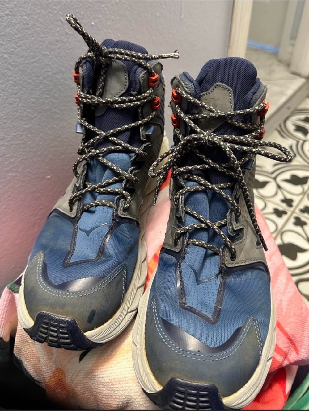 Hoka Anacapa Mid GTX size 9.5B hiking boots EUC
